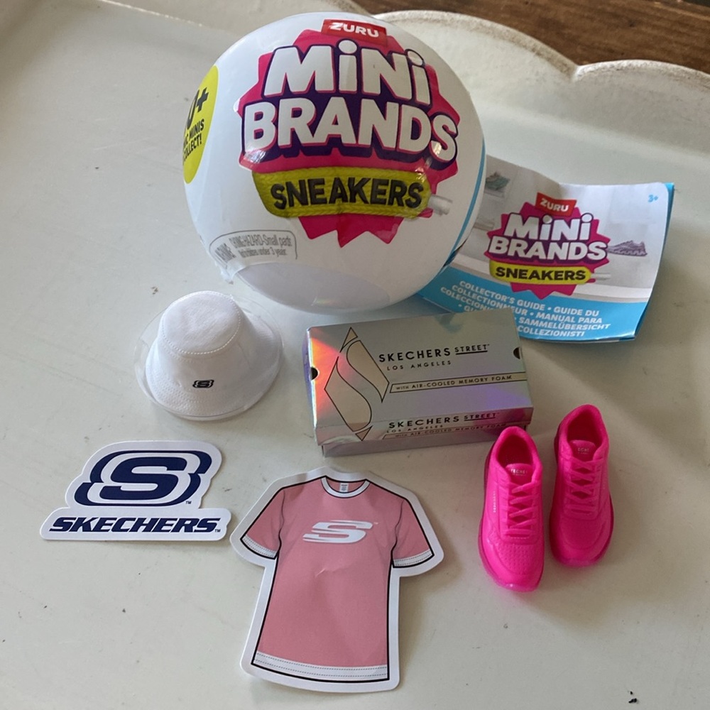 Zuru Mini Brands Sneakers - Pink Skechers Street Los Angeles and Bucket Hat